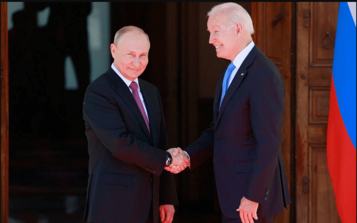 Vladimir Poutine et Joe Biden lors du sommet Russie/Etats-Unis en Suisse mercredi 16 juin 2021