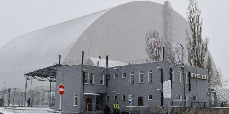 La Russie, qui mÃ¨ne depuis la matinÃ©e de jeudi une invasion de l'Ukraine, a pris le contrÃ´le de la centrale de Tchernobyl, site du pire accident nuclÃ©aire de l'histoire en 1986