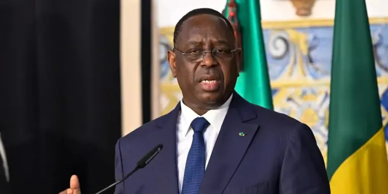 Sénégal: un proche de Macky Sall arrêté pour offense envers Bassirou Diomaye Faye