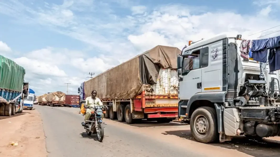 Embargo sur les vÃ©hicules RB au port de LomÃ© : le Syntra-Inab s'indigne